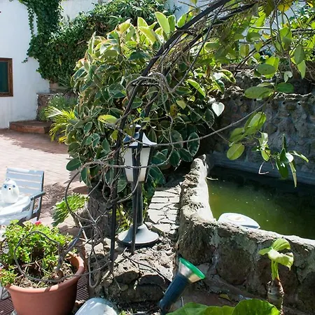 House, 6 People, Private Pool And Garden